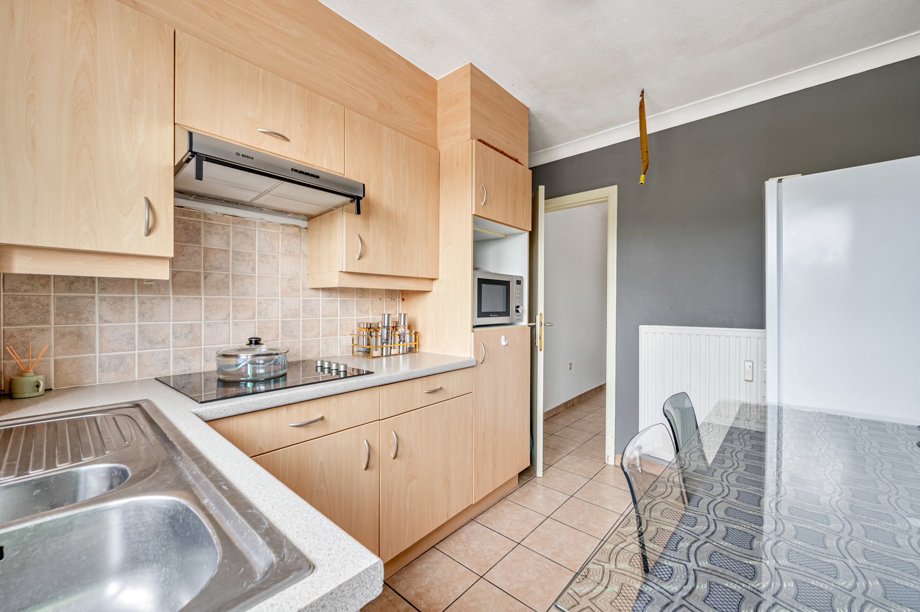 Op te knappen appartement met 2 slaapkamers en terras - foto 5