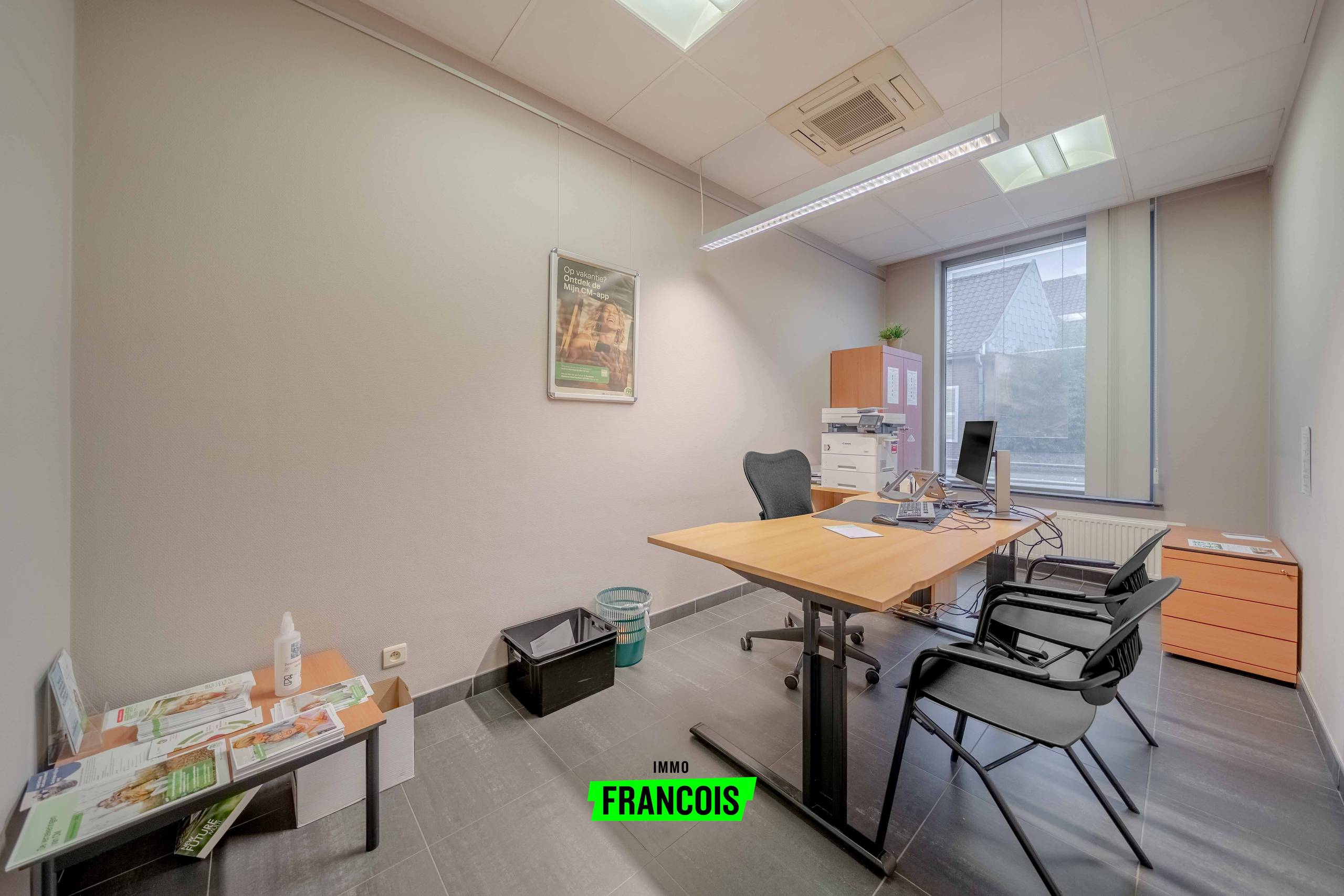 Veelzijdig handelspand met duplex appartement en ruim terras in het centrum van Wevelgem te koop! - foto 5