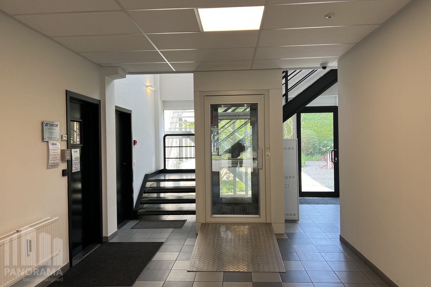900 m² Kantoren en 11 parkeerplaatsen te koop, visibiliteit van Pontbeeklaan! - foto 4