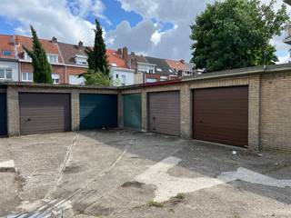 Een garage is altijd een mooie investering of handig voor je wagen, fietsen, buggy's of gewoon wat spullen.Centraal gelegen tussen Nieuwdreef en...