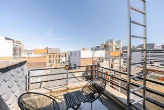 Nicely renovated 1-bedroom apartment  in downtown Antwerp, close to the central station, Meir and the renovated Operaplein (mobiscore of 9.9)...