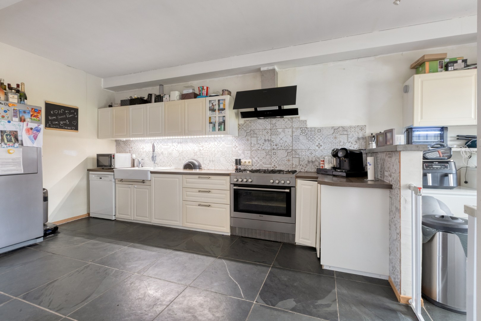 Gerenoveerde woning met 4 slaapkamers gelegen kortbij het centrum - foto 4