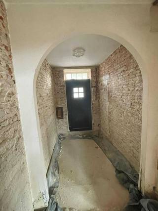 Halfopen bebouwingTe renoveren woning met tuin vlakbij het centrum van Loenhout.2 slaapkamersZolder geschikt om 1 of 2 slaapkamers te makenDroge...