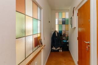 <p>Bezoek enkel mogelijk na aanmaken huurdersprofiel: <strong><u>https://onid.mijnhuurprofiel.be/property/e2598d0a-056c-4f58-b2b6-f3eddcf0ff23</u></strong></p><p><br /></p><p>In de gegeerde Tentoonstellingswijk vinden we dit ruime appartement terug. Dankzij de grote raampartijen en terrassen is hier aan natuurlijk licht geen gebrek. In de omgeving vinden we openbaar vervoer, winkels en scholen terug, kortom alles wat je nodig hebt binnen handbereik. De centrale ligging zorgt er ook voor dat je in een mum van tijd in centrum Antwerpen bent. Dit appartement combineert authentieke elementen (zoals glas in loodramen) met een vernieuwde afwerking dankzij de gerenoveerde keuken en badkamer. Troeven: 3 terrassen - authentieke elementen - lift aanwezig / Maandelijkse kosten: 200 euro inclusief voorschot gas en water</p>