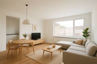 <p><span>Dit volledig gerenoveerd appartement is zeer goed gelegen in het centrum van Duffel, nabij winkels, scholen en openbaar vervoer.</span></p><p><span>Het appartement is gelegen op de 2de verdieping van een kleinschalige residentie met 2 appartementen.</span></p><p><span>Op het gelijkvloers is er een ruime garage die optioneel kan aangekocht worden voor 25.000euro.</span></p><p><span>Het appartement bestaat uit een inkomhal, gastentoilet, ruime en lichte leefruimte en annex keuken met alle comfort.</span></p><p><span>De badkamer heeft een inloopdouche en een badmeubel met bergruimte.</span></p><p><span>Er zijn 2 slaapkamers en een terras met buitenberging.</span></p><p><span>Op het gelijkvloers heeft dit appartement eveneens 2 ruime bergingen.</span></p><p><span>Ook ideaal als investeringspand.</span></p><p><span>We werken voor dit volledig gerenoveerd instapklaar pand met een vaste prijs.</span></p><p><span>Verwacht jaarlijks brutorendement : 13.200 euro</span></p><p><span>Verwacht jaarlijks brutorendement garage : 1.200euro</span></p><p><span> </span></p><p><span> </span></p><p><span> </span></p>