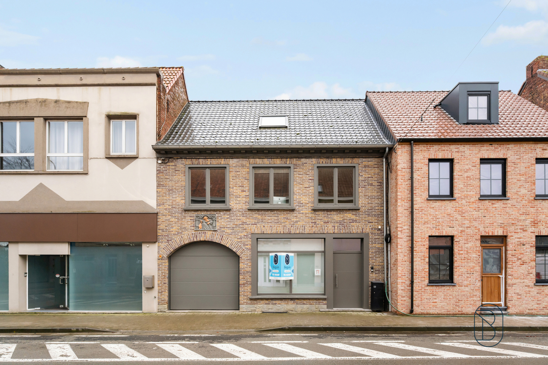 Instapklare woning met zwembad in het centrum van Deerlijk! - foto 2