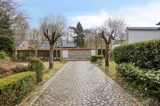 Gerenoveerde prachtige en residentieel gelegen Franse villa op een terrein van +/- 25 are. Rustig en bosrijk gelegen. EPC: 264 kWh/m² - Bouwjaar...