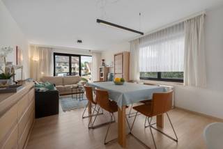 -Idesbald : Op de grens van Sint-Idesbald en Koksijde, nabij Ster der Zee en het openbaar vervoer, vindt u dit lichtrijke appartement van 82 m² met...