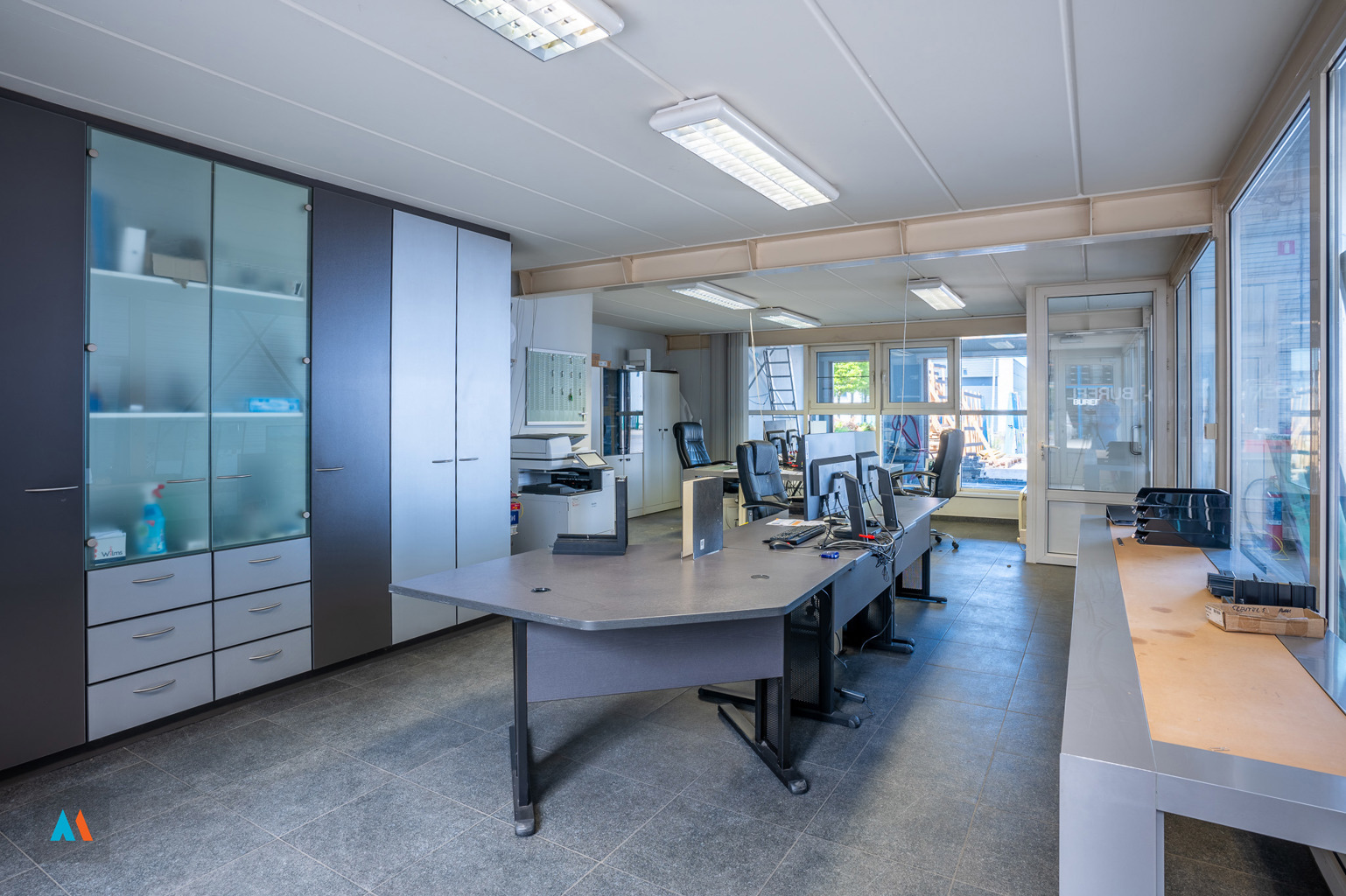 Industriële loods met kantoorruimte - foto 3