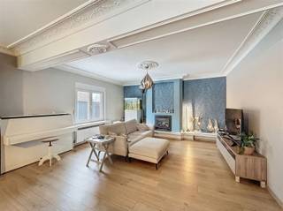 Statig residentieel landhuis met 4 slaapkamers en tuin.Deze prachtig onderhouden open bebouwing in een rustige, groene omgeving biedt ruimte, comfort...