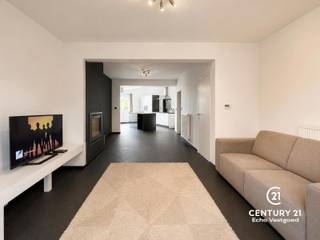Discover this centrally located, move-in-ready property in Arendonk, within walking distance of the charming and lively town centre and just a stone’s throw from the Dutch border. Thanks to the ample parking facilities in the immediate vicinity, you’ll enjoy excellent transport links and optimal living comfort here.<br /><br />The property was thoroughly renovated in 2011 and combines modern comfort with a practical layout. On the ground floor, there is a cosy living room with a fully fitted open-plan kitchen. Both the living area and the master bedroom are equipped with air conditioning, ensuring a pleasant indoor climate during hot summer days. From the kitchen, you can access the cosy, low-maintenance courtyard. This, in turn, leads to a shared storage room with access to the street, ideal for extra storage.<br /><br />On the first floor are two spacious bedrooms, the master bedroom of which features practical fitted wardrobes. The stylish bathroom is a real eye-catcher and features a walk-in shower, double washbasin and toilet.<br /><br />A fixed staircase leads to the second floor. This spacious loft area offers plenty of possibilities and can be perfectly converted into a home office, hobby room or a fully-fledged third bedroom. It is even possible to divide this space into several rooms.<br /><br />In short, a well-maintained and surprisingly spacious home in an excellent location, ideal for families, first-time buyers or anyone looking for comfortable living.