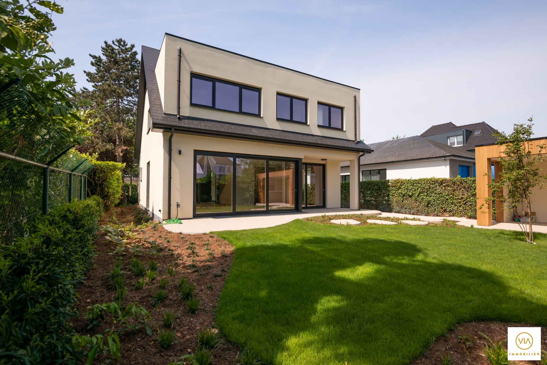 House for sale in Edegem with 5 bedrooms - photo 2