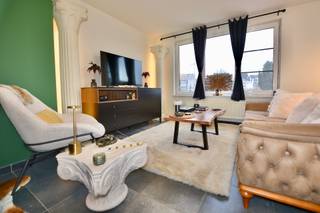 Dit prachtig en centraal gelegen appartement geniet van een ideale locatie in het bruisend Eeklo waar alles op wandelafstand ligt. Dit...