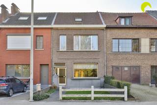 Deze gezellige woning met een fantastische tuin bevindt zich vlak aan Fort 3 en heeft alle nodige winkels van Borsbeek centrum op enkele...