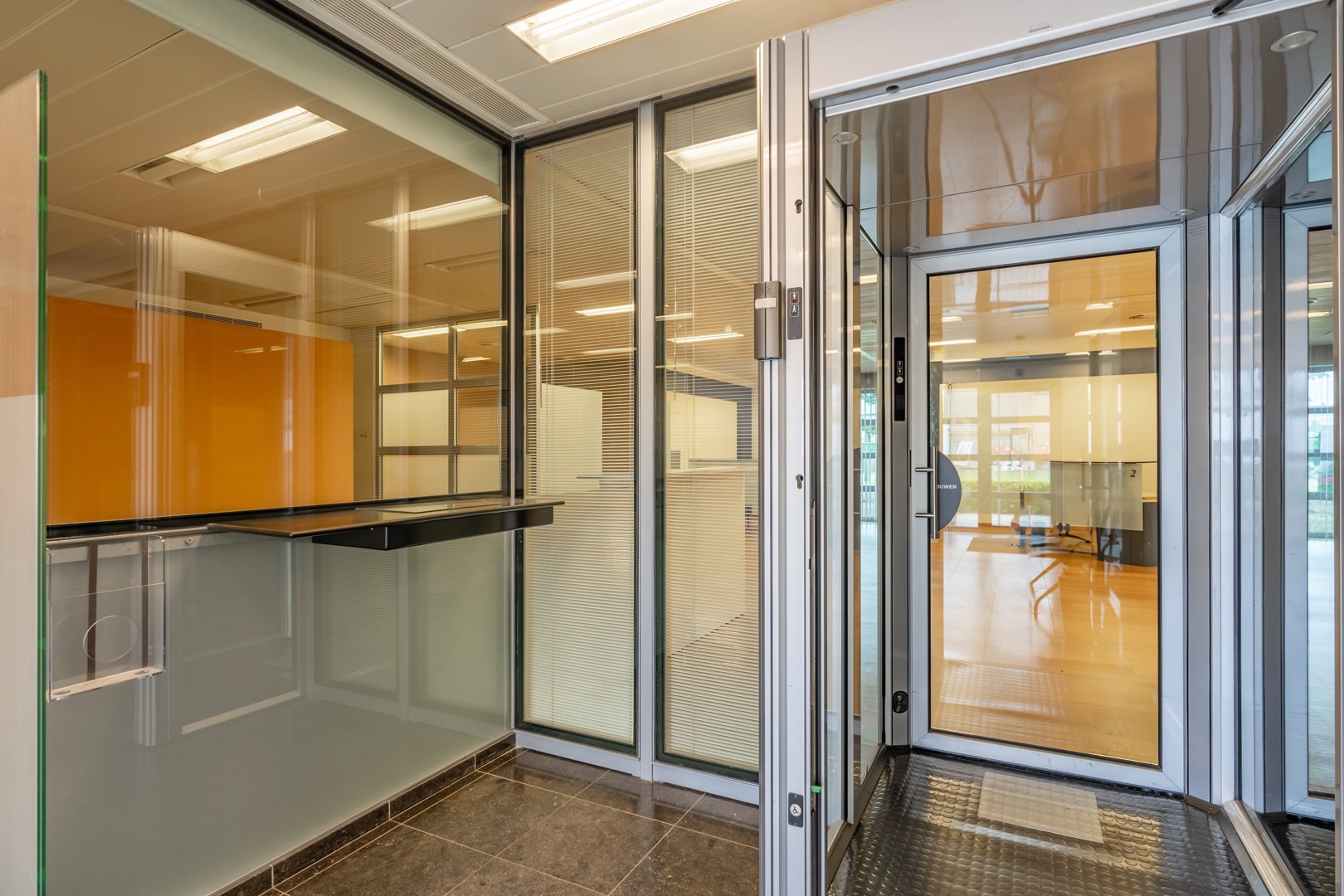 Ruim bedrijfsgebouw te koop - foto 5