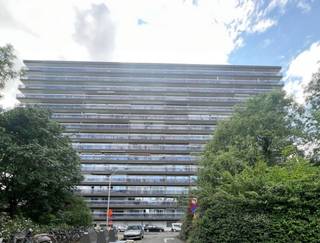  RUIM HOEKAPPARTEMENT   MET 3 SLAAPKAMERS IN BLOK 5 EVENTUEEL MET DIEPE GROTE GARAGE  (+ 25 000 EURO)       5 de verdiepZEER  verzorg mooi...