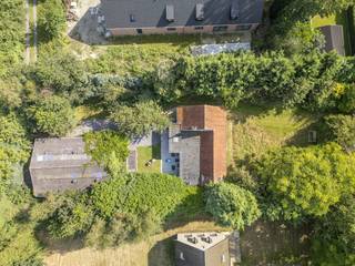 This house to be renovated or demolished is located in a residential area in the center of Latem. The 2,391 m² plot offers you access to the...