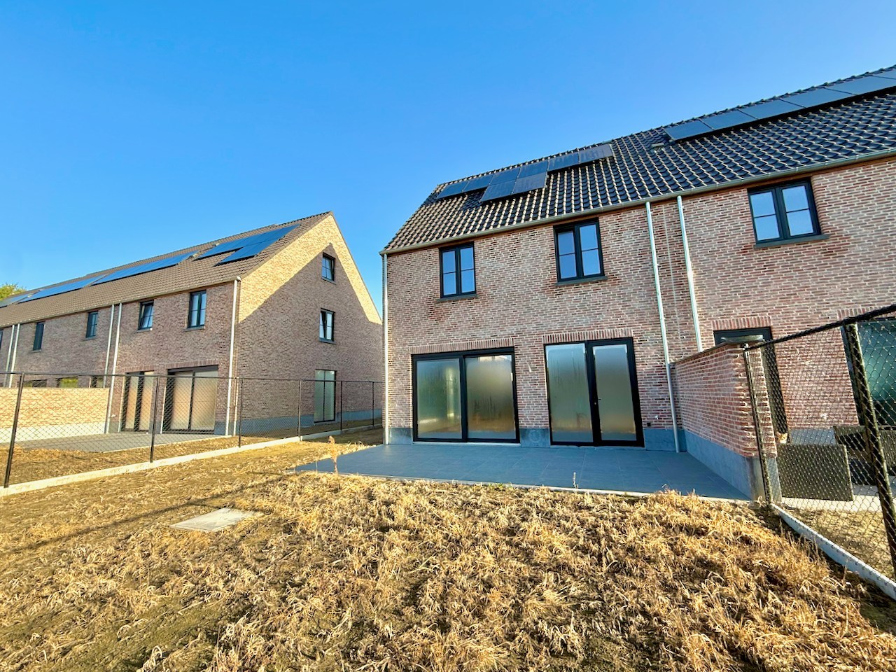 Nieuwbouw met 5 slaapkamers te Oosteeklo ! - foto 1