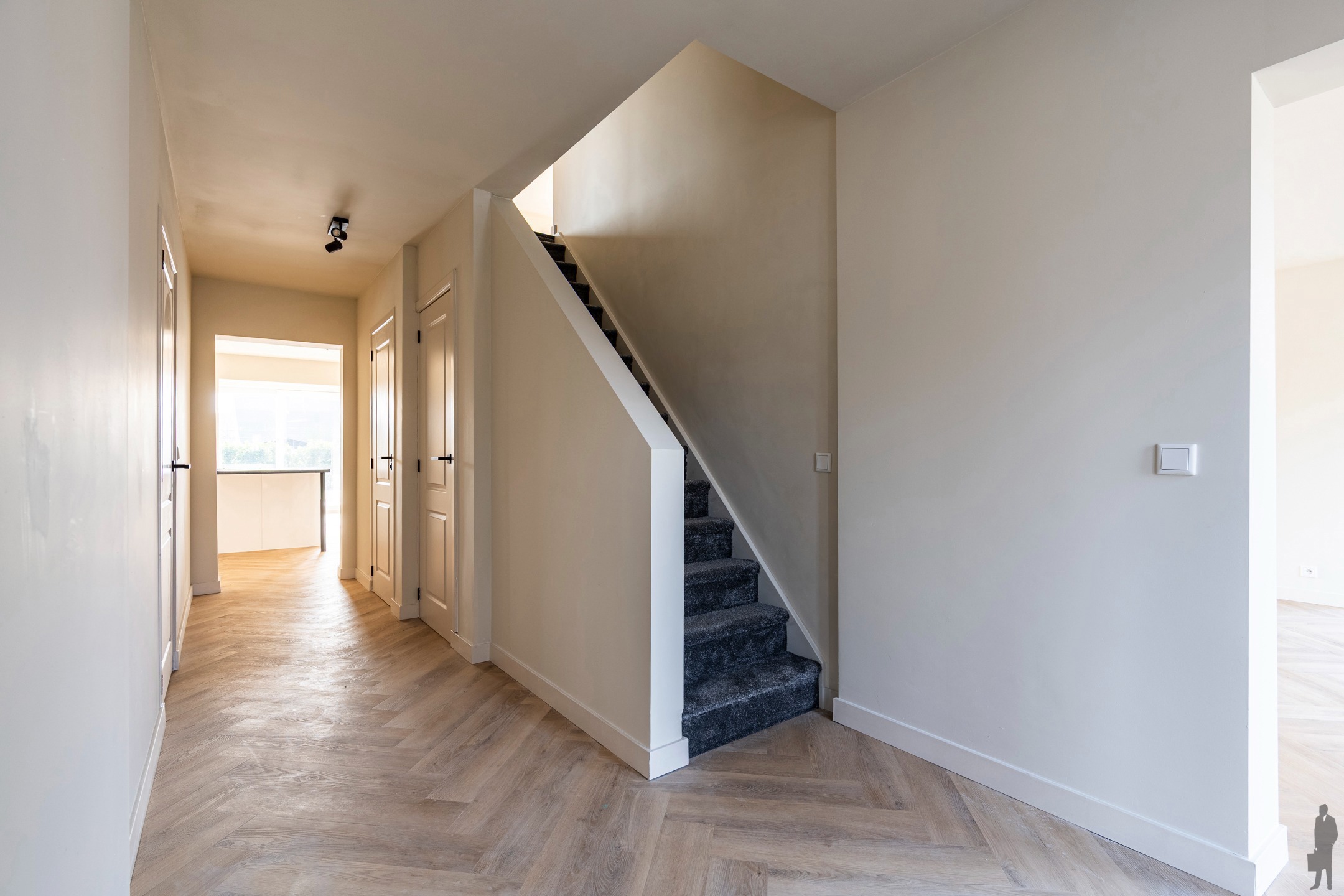 Knappe woning met 6 slaapkamers en 4 badkamers. - foto 4