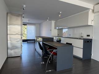 The studio features a beautiful, bright living room, a separate bathroom, a semi-open kitchen, and a lovely terrace. The studio is perfectly located and offers quick access to public transportation and a bakery, and is just a stone’s throw away from well-known stores, a large department store, and the city center...
