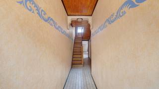 Groot huis met drie volwaardige bouwlagen en een zongerichte stadstuin in het centrum van Heist-aan-Zee. Deze woning is te renoveren maar...