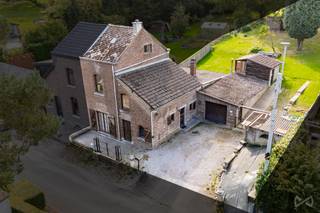 We Invest Huy vous présente cette maison 3 façades idéalement située dans le quartier calme des Golettes à Tihange.Elle se compose au rez : hall...