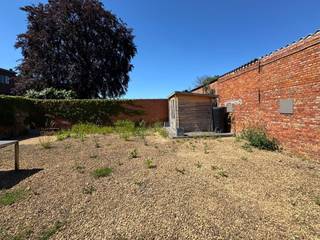 Located behind Wouwendonkstraat 3 in Duffel is this charming garden plot of 138 m², discreetly located in a quiet inner area. A unique opportunity...