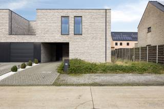 Halfopen BEN-woning met drie slaapkamers te koop in Olmen op een perceel van 3a 56caDeze instapklare woning ligt in een rustige, verkeersluwe...