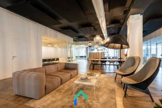 LiggingGelegen aan de Antwerpse Steenweg 19 in het levendige Lochristi, bevindt dit kantoor zich op een strategische locatie binnen de...