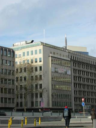 Aantrekkelijke kantoren te huur. Perfecte en strategische locatie. Gebouw is gelegen naast het metrostation Madou, hierdoor is het...