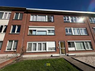 Rustig,  centraal gelegen 2 slaapkamer appartement op de 1ste in een klein gebouw,  vlakbij openbaar vervoer school, winkels en invalswegen.Aan de...