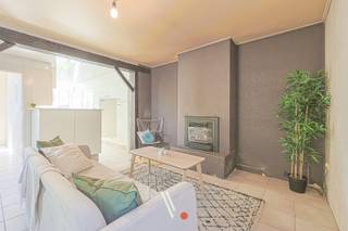 BEZOEKDAG WOENSDAG 03/06! Schrijf je in via de website www.vanthuynevastgoed.be Deze unieke hoekwoning kan mits opfriswerk omgetoverd worden tot een...