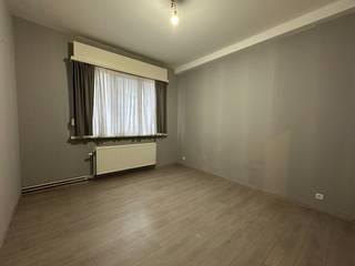 Uitstekend investeringspand bestaande uit 7 appartementen met 2 slaapkamers + een gelijkvloers appartement met 3 slaapkamers met tuin en een...