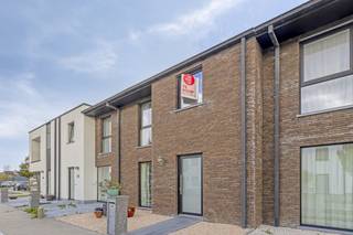 This is a unique opportunity to buy an energy-efficient home in the charming area of Zwankendamme. This recently built property (2020) in the Gaarlemstraat is a terraced house that meets the latest energy standards, resulting in an extremely low energy bill thanks to, among other things, the existing solar panels. The house is fully ready to move in and ideally located in a quiet, child-friendly residential area with a rural character in Zwankendamme.The house has a garden with a terrace and a convenient back exit.Layout:Ground floor:- entrance hall with guest toilet- bright living space with separate seating and dining area- open and installed kitchen- storage- garden with accompanying terrace and back exit1st V:- 2 full bedrooms- 1 children's room- bathroom with walk-in shower, bath and double sink- toilet- dressing or office space2nd V:- master bedroomIn addition, an attic space can be reached via a fixed staircase that can be used as a master bedroom.Are you looking for real estate for sale in the Lissewege region? For more information or a visit, please contact real estate expert Arne Reubens at 0472 186 304 or arne.reubens@dewaele.com