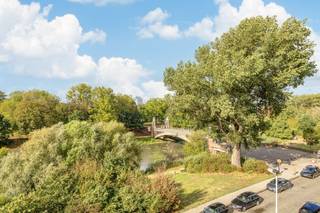<p><span></span></p><p><span></span></p><p><span><span>✨</span></span><span> Lichtrijke leefruimte met open keuken en kookeiland</span></p><p><span><span>🌿</span></span><span> Balkon van ca. 5 m²</span></p><p><span><span>🛏️</span></span><span> Ruime slaapkamer met prachtig zicht op het park</span></p><p><span><span>🚪</span></span><span> Gepantserde inkomdeur + apart gastentoilet</span></p><p><span></span></p><p><span></span></p><p><span></span></p><p><span><strong>Troeven:</strong></span></p><p><span></span></p><p><span>● Volledig gerenoveerd en instap klaar</span></p><p><span>● Lichtrijke leefruimte</span></p><p><span>● Moderne open keuken met kookeiland</span></p><p><span>● Balkon van ca. 5 m²</span></p><p><span>● Ruime slaapkamer met<strong> </strong></span><span><span><strong>prachtig uitzicht op het Mastvestpark</strong></span></span><span></span></p><p><span>● Apart gastentoilet</span></p><p><span>● Gepantserde inkomdeur</span></p><p><span>● Interessante investering met verhuurpotentieel</span></p><p><span>● Ideaal starter appartement</span></p><p><span></span></p><p><span>Een ideale opportuniteit voor wie op zoek is naar comfortabel en zorgeloos wonen of een interessante vastgoedinvestering.</span></p><p><span>Volledig gerenoveerd, direct instapklaar. Interesse? Contacteer ons voor een bezoek! </span><span><span>📩</span></span></p><p><span><span>Dimitri Thiers</span></span></p><p><span><span><u>Dimitri@home4you.be</u></span></span></p><p><span><span>+32 479 87 63 79</span></span></p><p><span><span>7/7 bereikbaar</span></span></p><p><span><span>BIV 510 880</span></span><span></span></p><p><span></span></p><p><span>#TeKoop #Appartement #Instapklaar #Vastgoed #Investering</span></p><p><span></span></p><p><span></span></p>