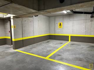 Ondergrondse parkeerplaats te koop in de klassevolle residentie Europe. Gelegen op verdieping -1. Erg gemakkelijk bereikbaar via brede...