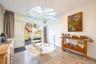 Deze stijlvolle villa combineert rust, ruimte en comfort op een unieke manier. Gelegen in een doodlopende straat in het groene Wuustwezel geniet u...