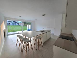 Voor een bezoek, stuur een mail naar matthias@colorcasa.be!Gelijkvloersappartement met tuin te huur in het centrum van Wolvertem. Dit 2-kamer...