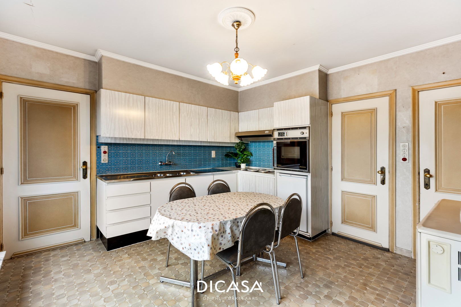 Alleenstaande woning met uitzonderlijk potentieel op ruim perceel van 1180m² - foto 5