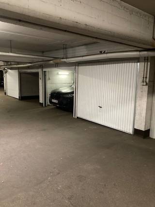 Garagebox. ( nr 77 ). Momenteel verhuurd voor €130/maand. Voor verdere info of afspraak bel 0473 33 33 35.
