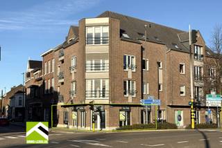 Deze handelsruimte is ideaal gelegen aan de ring in Tongeren, op de hoek van de Bilzersteenweg en de Sint-Maternuswal.Zeer goede zichtbaarheid en...