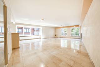 Welkom in dit schitterend appartement op de eerste verdieping dat maar liefst 136 m² bewoonbare oppervlakte biedt. Dit is het ideale appartement...