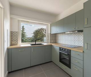 Ontdek dit recent gerenoveerd appartement gelegen in een kleinschalige mede-eigendom van slechts 4 entiteiten, aan de Frans Vekemansstraat 121 te...