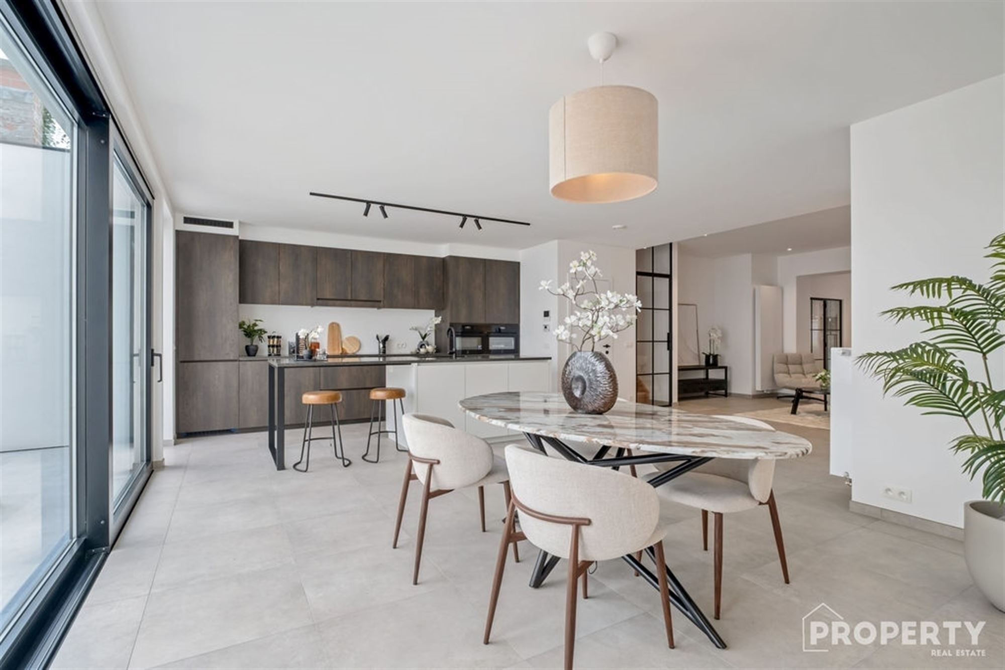 Subliem gerenoveerde zeer ruime woning - foto 1