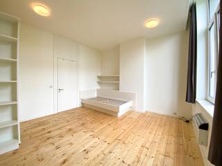 This studio apartment of approximately 25 m² is in a wonderful location. Close to Leopold de Waelplaats and Marnixplaats and within walking distance of various restaurants, cafés and shops. Easy accessibility is guaranteed thanks to its proximity to major access roads.<br /><br />The studio consists of a pleasant bedroom with wooden flooring and a view of Lambermontplaats, a bathroom with shower, washbasin and toilet, and a fully equipped kitchen with hob, fridge with freezer compartment, oven and dishwasher.<br /><br />The communal charges and costs for water and electricity consumption are already included in the rent.<br /><br />Available from 15 January 2026.