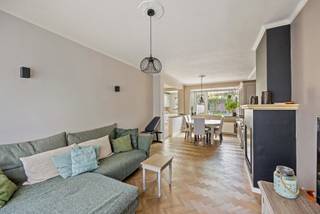 Ruime en energiezuinige halfopen woning met 3 à 4 slaapkamers, garage en grote tuin Deze instapklare halfopen bebouwing combineert ruimte, comfort...