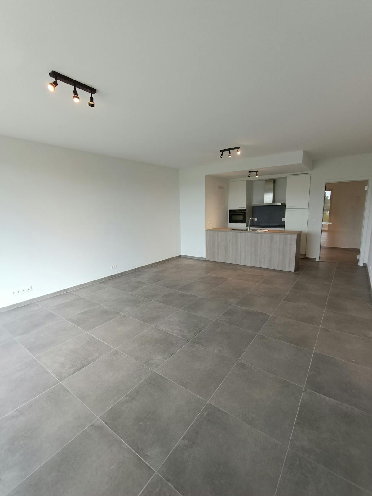 2 bedroom apartment with water view for rent - photo 4