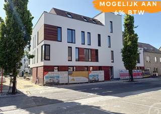 <p>Prachtig nieuwbouwproject in het hartje van Tremelo met verschillende fases in een oase van groen.<br />6% btw mogelijk!!!<br /><br />Verschillende groottes van appartementen, 1 tot 3 slaapkamers en ruime terrassen.<br /><br />De afwerking is volledig naar keuze van de koper (keuken, badkamer, sanitair, vloer,...!<br /><br />De prijzen gaan vanaf 302.000,00 euro, exclusief kosten (registratie, btw en notariskosten).<br />Ondergrondse staanplaats voor €31.000 excl. kosten en kelderberging voor €9.000 excl. kosten.<br /><br />Een topligging, midden in het centrum met zeer goede verbindingen!<br /><br />Perfect als investering of voor je eigen woonst.<br /><br />Wens je een gratis schatting? Vergeet dan zeker geen contact met ons op te nemen!<br /><br />Wil jij meer informatie over deze appartementen? Bel ons dan op 016 90 10 21 of mail naar info@future-home.be.</p>