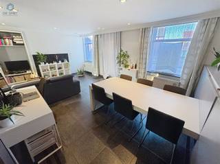 INSTAPKLARE WONING MET 2 SLAAPKAMERS, TERRAS, CARPORT EN BERGING IN OPHASSELTIn een rustige zijstraat nabij het centrum van Ophasselt bevindt zich...