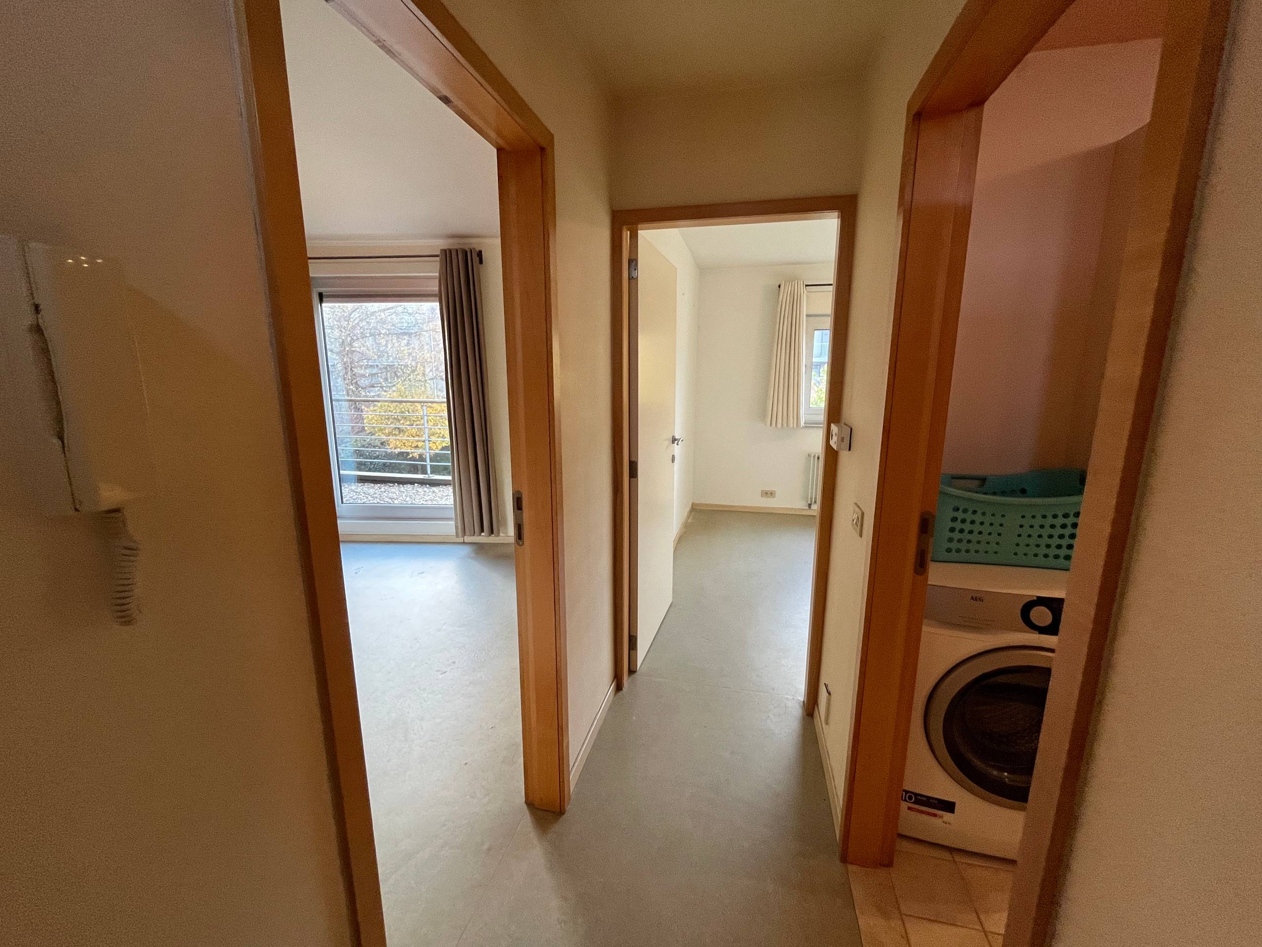 Lichtrijk bemeubeld duplex appartement met drie slaapkamers - foto 4